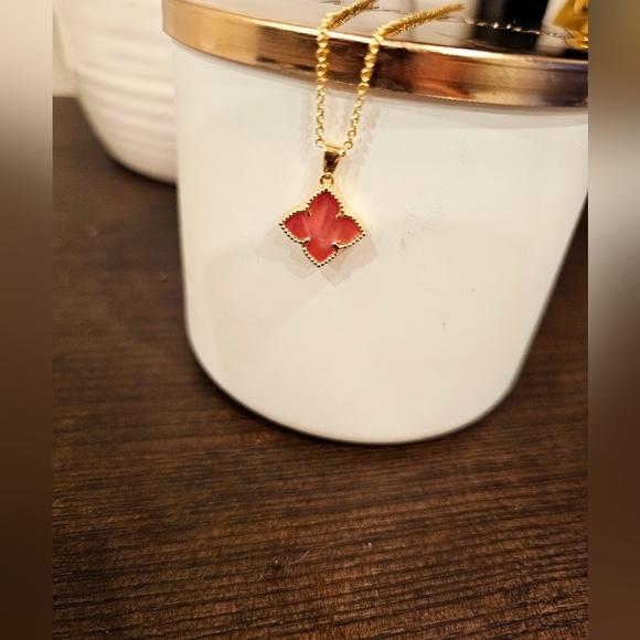 adornia Jewelry - ADORNIA mother of pearl flower pendant necklace.